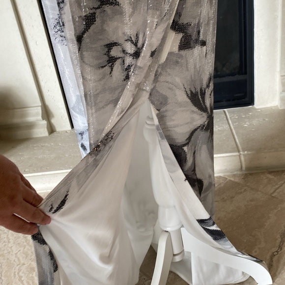 Calvin Klein Floral Evening Gown - Picture 14 of 17